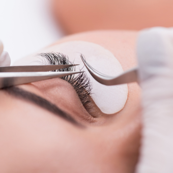 Lash extension tools applying a lash extension on to natural lashes