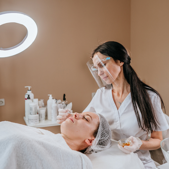 esthetician wearing a face mask